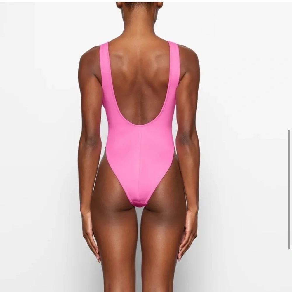 SKIMS ONE PEICE SPORT SWIMSUIT
